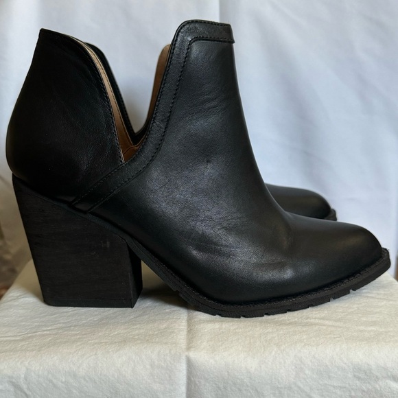 Brand New Black Leather Cut-Out heeled boots - Size 37 - Picture 5 of 9